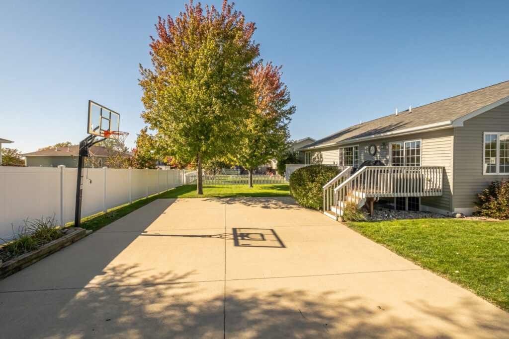 Keeping up Curb Appeal in the Fall